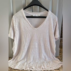 Vineyard Vines linen v-neck t-shirt, size XL. White with tan stripes.